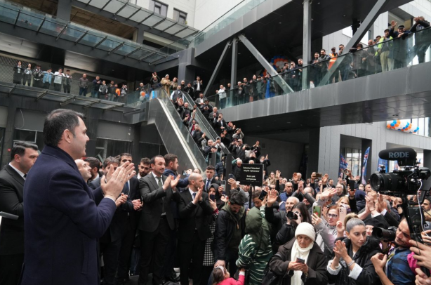 Foto - "Size seçim sonucunu söylüyorum" diyen Murat Kurum masasındaki anketi açıkladı!