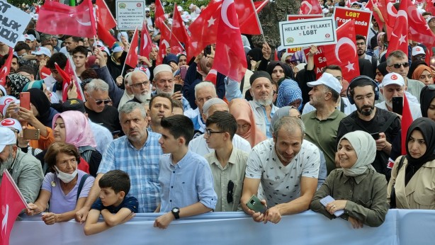 Foto - Sizin sanatçılığınız batsın! Aileye duyarlı vatandaşları böyle hedef aldılar