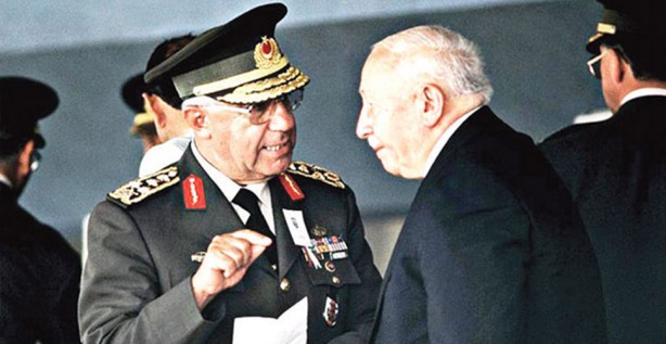 Foto - Skandal gelişme! Darbeci İsmail Hakkı Karadayı'nın askeri törenle kaldırılan cenazesine bakan da katıldı!