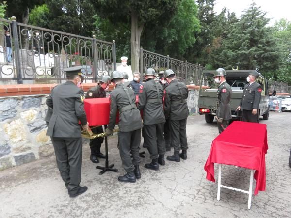 Foto - Skandal gelişme! Darbeci İsmail Hakkı Karadayı'nın askeri törenle kaldırılan cenazesine bakan da katıldı!