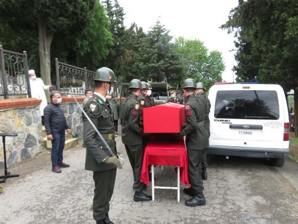 Skandal gelişme! Darbeci İsmail Hakkı Karadayı'nın askeri törenle kaldırılan cenazesine bakan da katıldı!