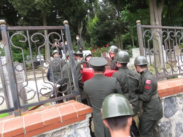 Foto - Skandal gelişme! Darbeci İsmail Hakkı Karadayı'nın askeri törenle kaldırılan cenazesine bakan da katıldı!