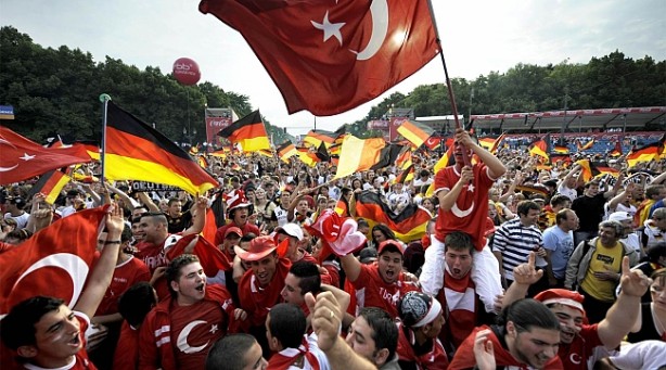 Foto - Skandal karar az önce verildi! O ülkede yaşayan Türkler vatandaşlıktan çıkarılacak