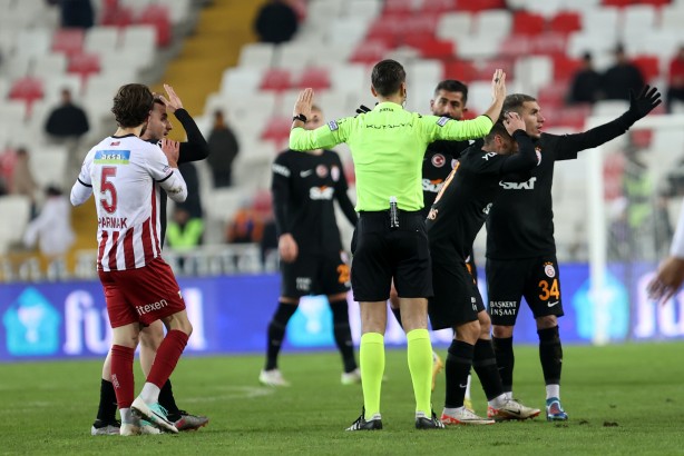 Foto - Skandal olay: En büyük tehlike Okan Buruk! Tüm stadyum ayağa kalkar! Her yerden sıkıntı fışkırıyor