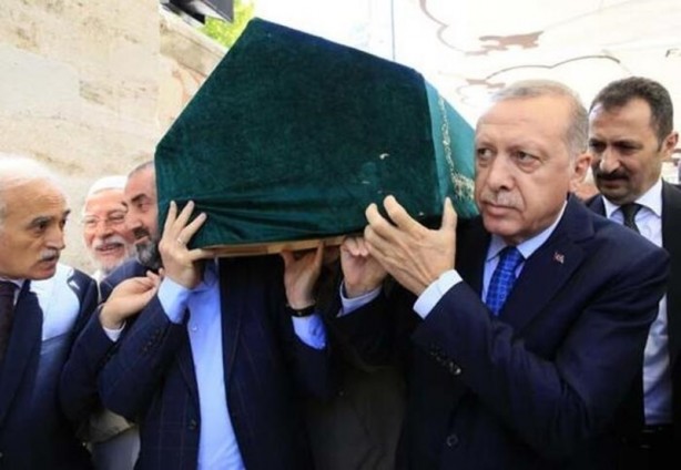 Foto - Skandal ortaya çıktı' 3 yıl önce vefat eden Semavi Eyice'ye kızlarından büyük vefasızlık 