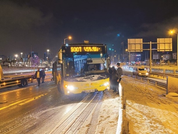 Skandallar silsilesi... Yolu belediye kapatmış!