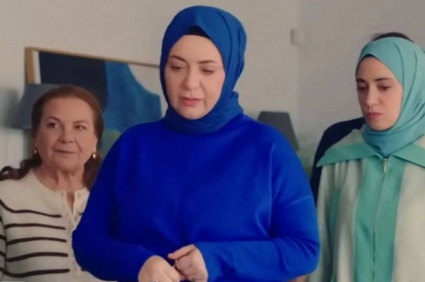 Foto - Skandalların ardı arkası kesilmiyor! Şimdi de bu kepazelik! Çekin elinizi başörtüsünden 