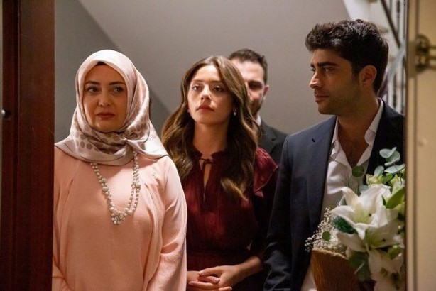 Foto - Skandalların ardı arkası kesilmiyor! Şimdi de bu kepazelik! Çekin elinizi başörtüsünden 