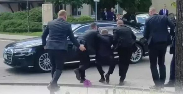 Foto - Slovakya Başbakanı'na suikast düzenleyen kişinin kimliği şaşırttı! Ünlü edebiyatçı...