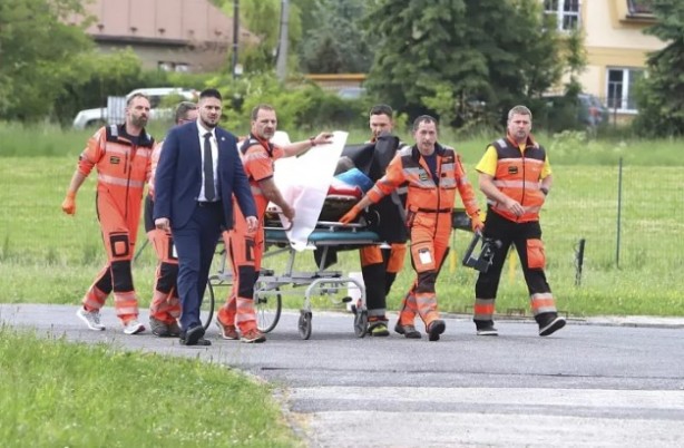 Foto - Slovakya Başbakanı'na suikast düzenleyen kişinin kimliği şaşırttı! Ünlü edebiyatçı...