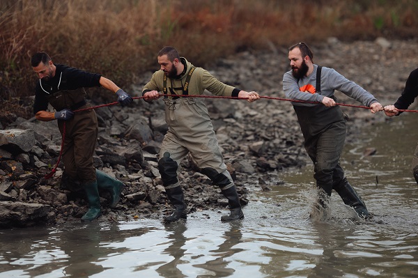 Foto - Slovakyalı balıkçıların geleneksel balık avı böyle görüntülendi