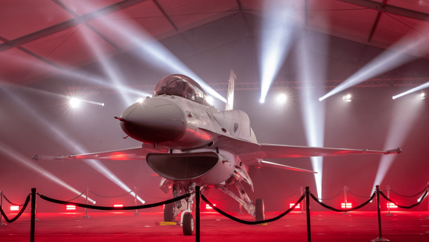 Foto - Slovakya’ya 14 adet F-16 Blok 70 siparişinden ilk 2’si teslim edildi! Türkiye de 40 adet sipariş hedefliyor!