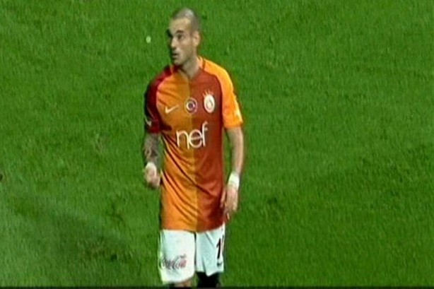 Foto - Sneijder sahaya atılan parayla ne yaptı?