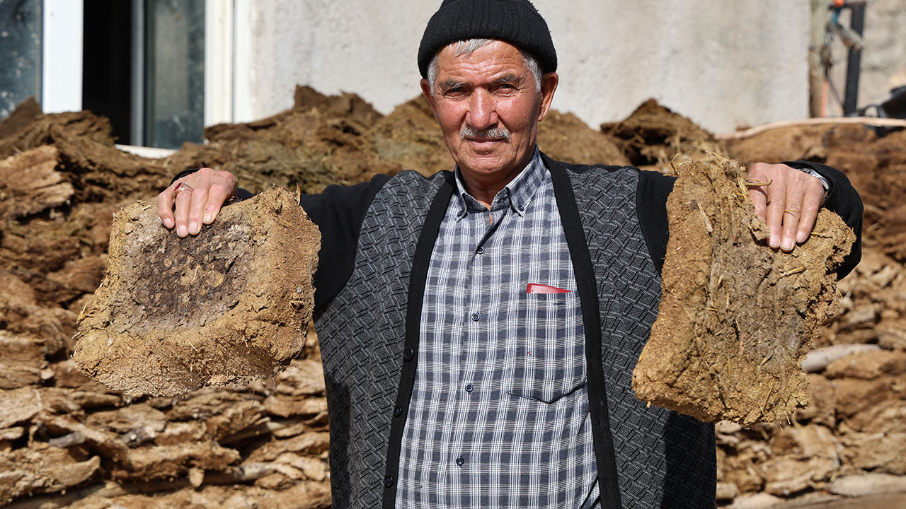 Foto - Soba delen yakıtı keşfettiler! Isınmak için 1 lira bile ödemiyorlar