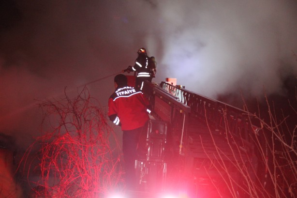 Foto - Sobadan sıçrayan kıvılcım evi alev alev yaktı