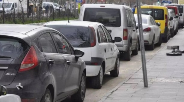 Foto - Şoförlüğünüze çok güvenmeyin: Araba kullanırken en çok yapılan hatalar!