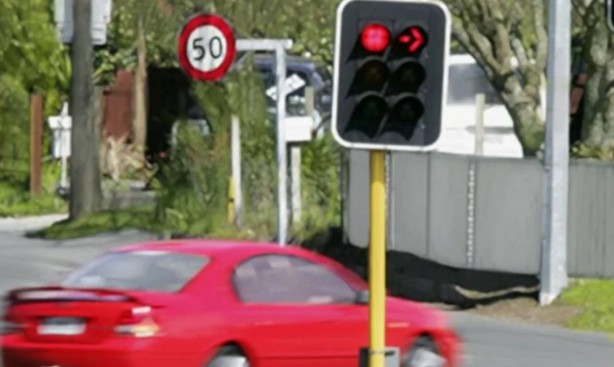 Foto - Şoförlüğünüze çok güvenmeyin: Araba kullanırken en çok yapılan hatalar!