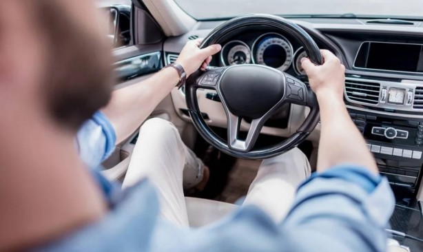 Foto - Şoförlüğünüze çok güvenmeyin: Araba kullanırken en çok yapılan hatalar!