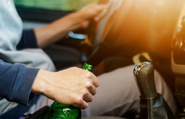 Foto - Şoförlüğünüze çok güvenmeyin: Araba kullanırken en çok yapılan hatalar!