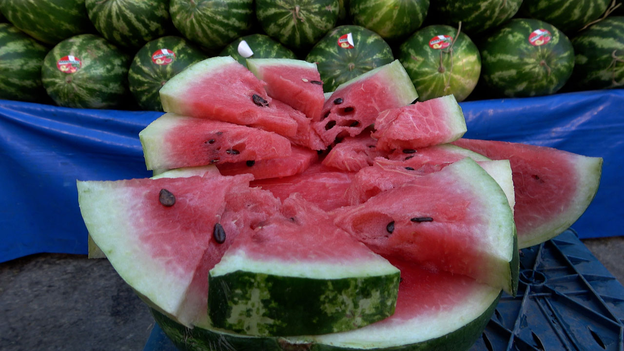 Sofralardaki gizli tehlike: Karpuzdan zehirlenebilirsiniz!