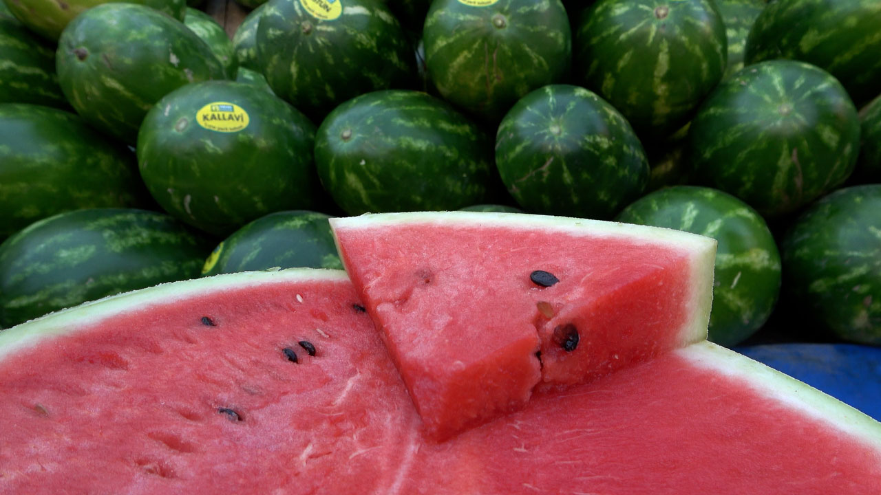 Foto - Sofralardaki gizli tehlike: Karpuzdan zehirlenebilirsiniz!