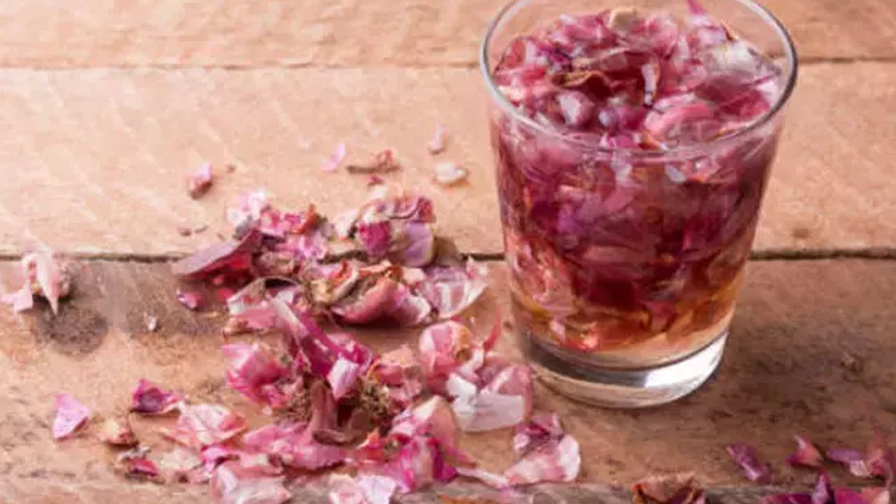 Foto - Bunların suyunu çiçeklere dökün can suyu olacak! Çok şaşıracaksınız! 