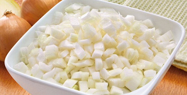 Foto - Soğanı dilimleyip bekletmek zehir saçıyor