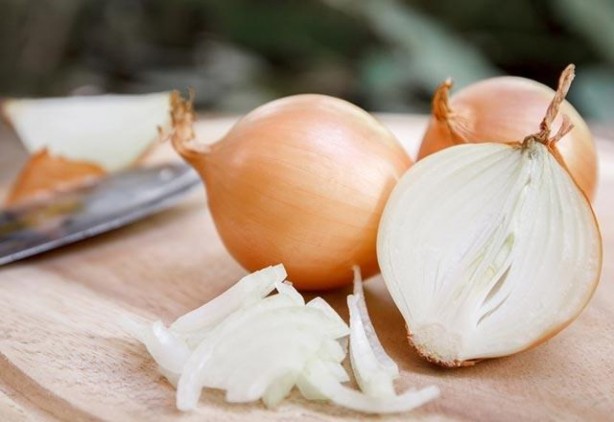 Foto - Soğanı dilimleyip bekletmek zehir saçıyor