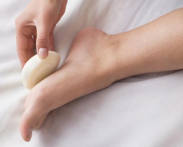 Foto - Soğanı yatmadan önce çorabınızın içine koyarsanız bakın ne oluyor! Sonucu görenler inanamıyor