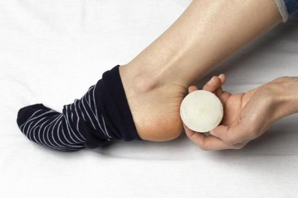 Foto - Soğanı yatmadan önce çorabınızın içine koyarsanız bakın ne oluyor! Sonucu görenler inanamıyor