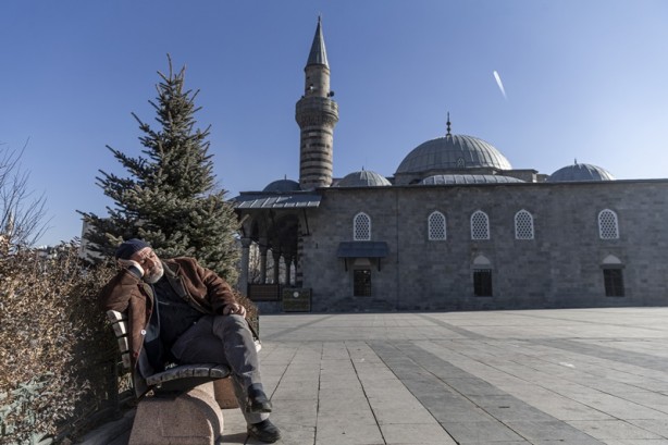 Soğuğu türkülere konu olan şehirde bahardan kalma günler