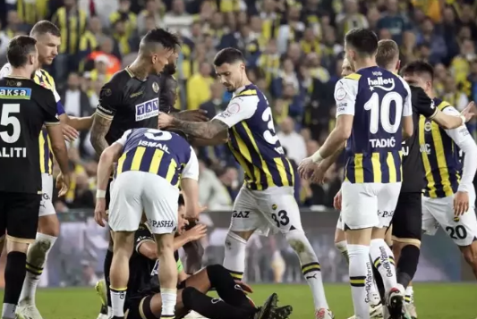 Foto - Soğuk hava deposundan çıkardı: Oyun resmen bozulacak: Bir sen eksiktin Ryan Kent dediler resmen… İskoçya’da isyan çıkarttılar…