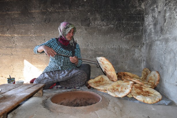 Foto - Soğuk havaya rağmen tandır...