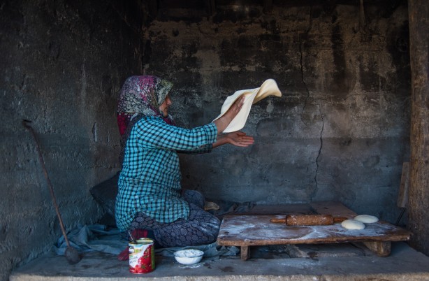 Foto - Soğuk havaya rağmen tandır...
