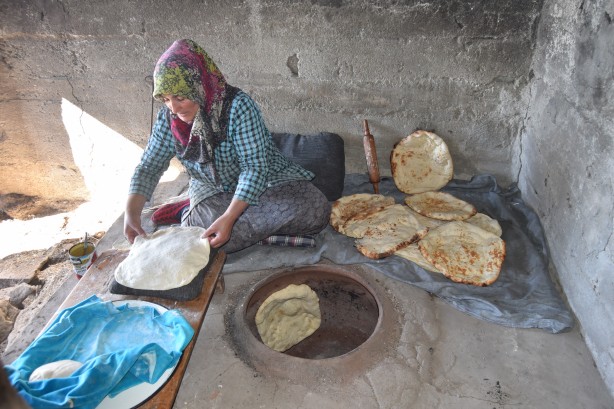 Foto - Soğuk havaya rağmen tandır...