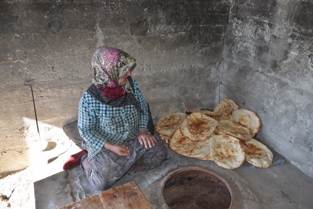 Foto - Soğuk havaya rağmen tandır...