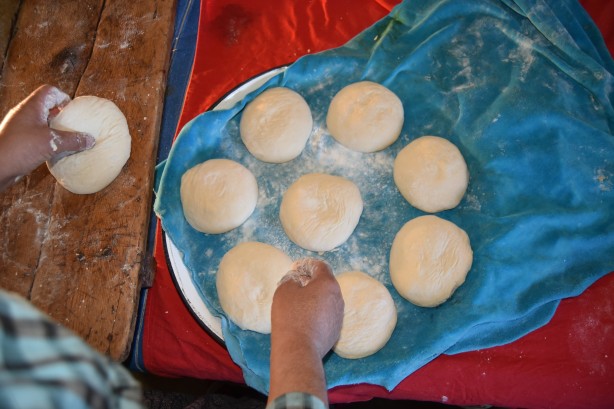 Foto - Soğuk havaya rağmen tandır...