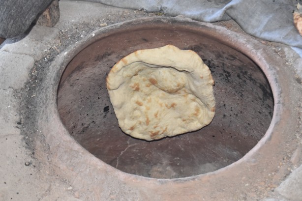 Foto - Soğuk havaya rağmen tandır...