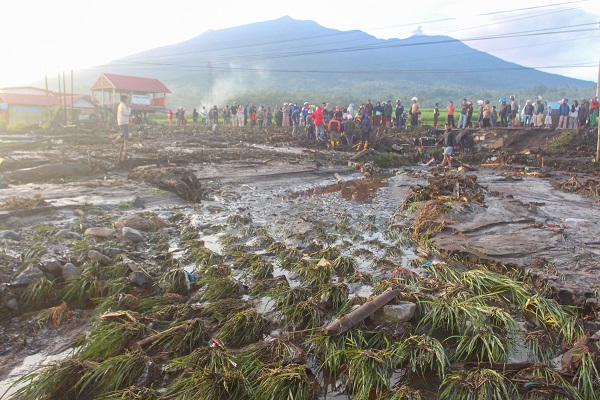 Foto - Soğuk lavlar bir köyü tanınmaz hale getirdi