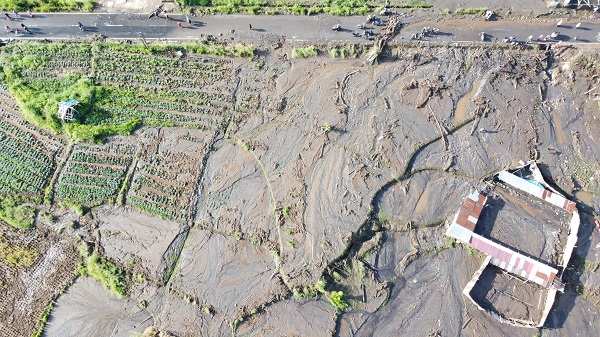 Foto - Soğuk lavlar bir köyü tanınmaz hale getirdi