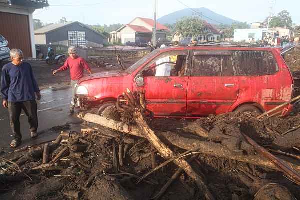 Foto - Soğuk lavlar bir köyü tanınmaz hale getirdi