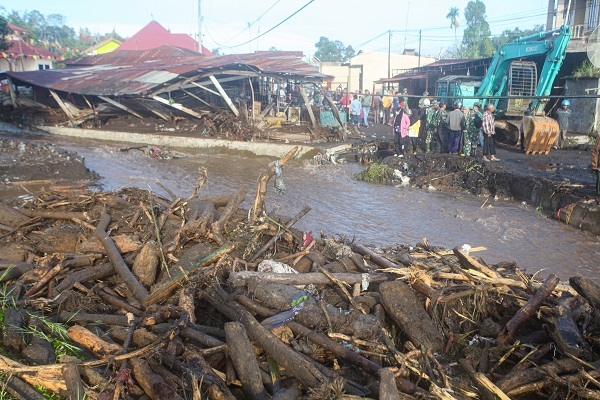 Foto - Soğuk lavlar bir köyü tanınmaz hale getirdi