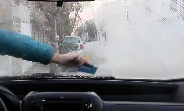 Soğuktan araç camları bu hale geli