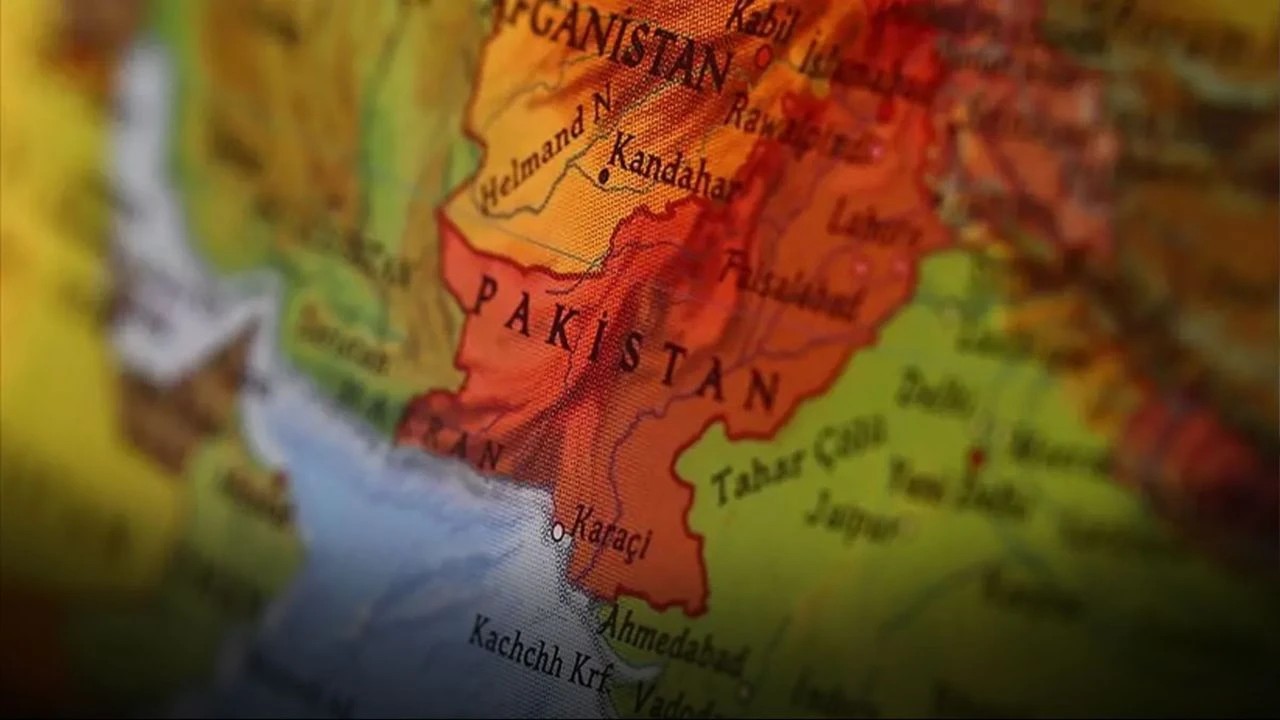 Foto - Şok eden gelişme! Pakistan savaş uçakları Müslüman ülkeyi vurdu