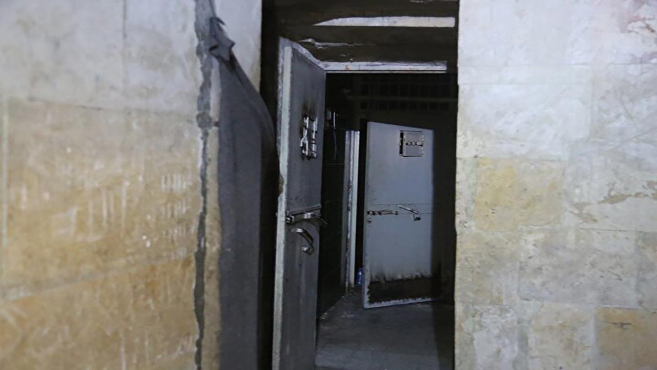 Foto - Şok edici görüntüler! Suriye'de çöken rejimin işkence aletleri ortaya çıktı!