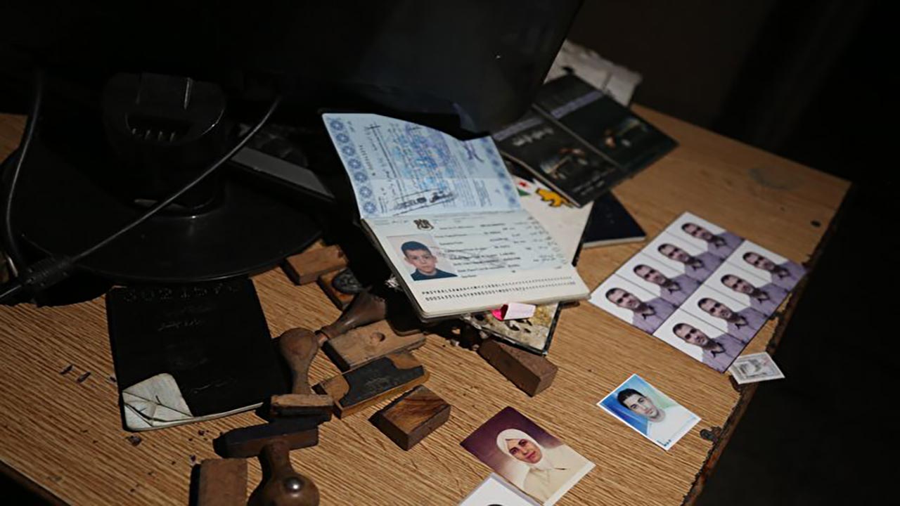 Foto - Şok edici görüntüler! Suriye'de çöken rejimin işkence aletleri ortaya çıktı!