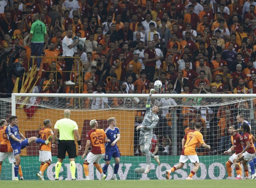 Foto - Şok gelişme! Bu beklenmiyordu: Galatasaray Devler Ligi için acil çözümü buldu