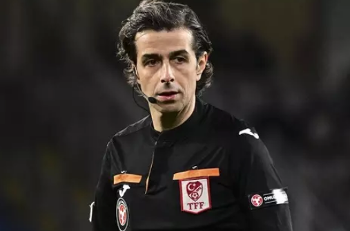Foto - Şok gelişme! Tartışmalı hakem düdüğünü astı! Artık yeşil sahalara ayak basamayacak...
