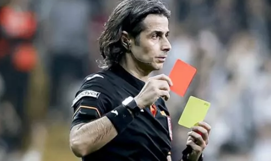 Foto - Şok gelişme! Tartışmalı hakem düdüğünü astı! Artık yeşil sahalara ayak basamayacak...