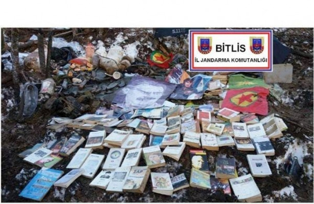 Foto - Şok görüntüler! Sığınakta yakalanan 2 PKK'lı böyle çıkarıldı!